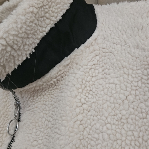 H&M Faux Shearling Jacket- Light beige/black. Size small - Picture 11 of 15